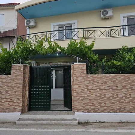Athina Apartment *